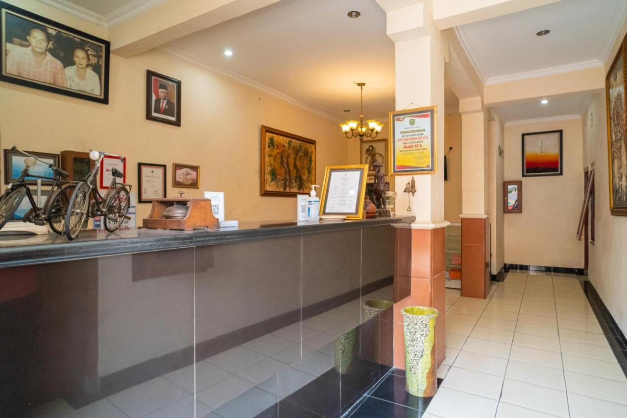 Reddoorz @ Panglima Sudirman Madiun Hotel Buitenkant foto