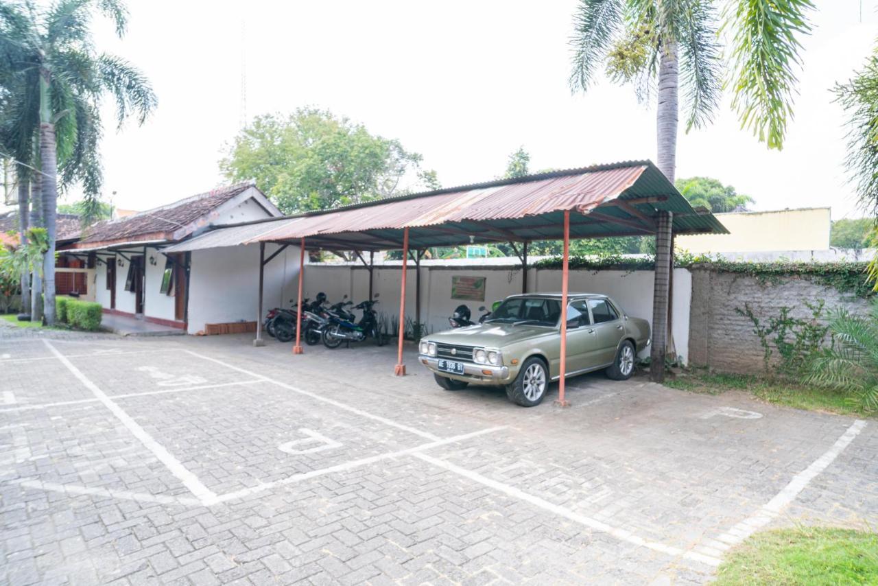 Reddoorz @ Panglima Sudirman Madiun Hotel Buitenkant foto